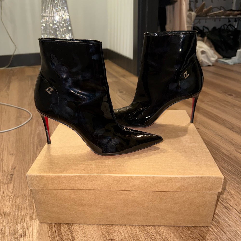 CHRISTIAN LOUBOUTIN Sporty Kate 85 patent leather boots